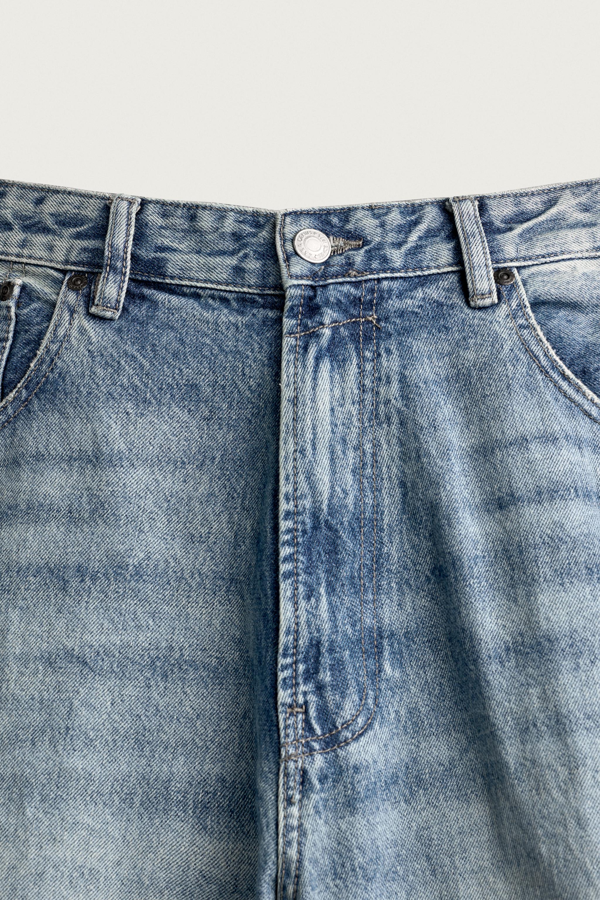DISTRESSED BAGGY FIT JEANS